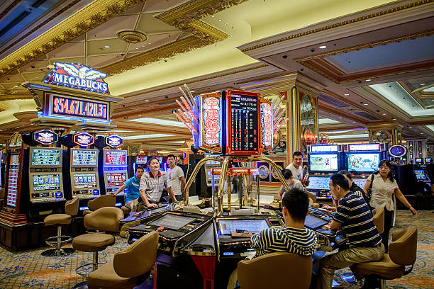 Slot Online: Menyentuh Sensasi dan Risiko di Ujung Jari Anda